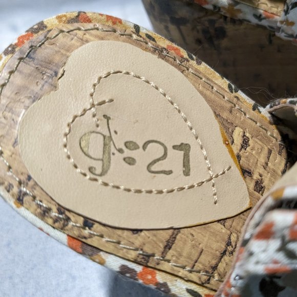 G-21 Floral Wedge Heels. Size 6. - Picture 5 of 7